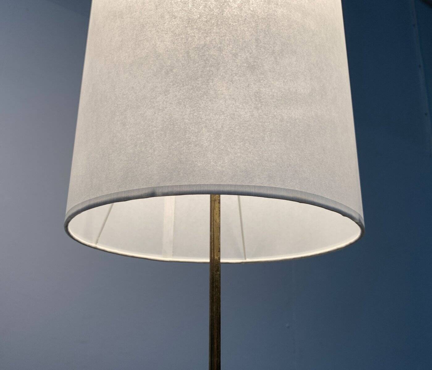 Mid-century minimalist tripod floor lamp, 1960s.