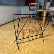 Vintage red and black scoubidou magazine rack, 1950s/60s