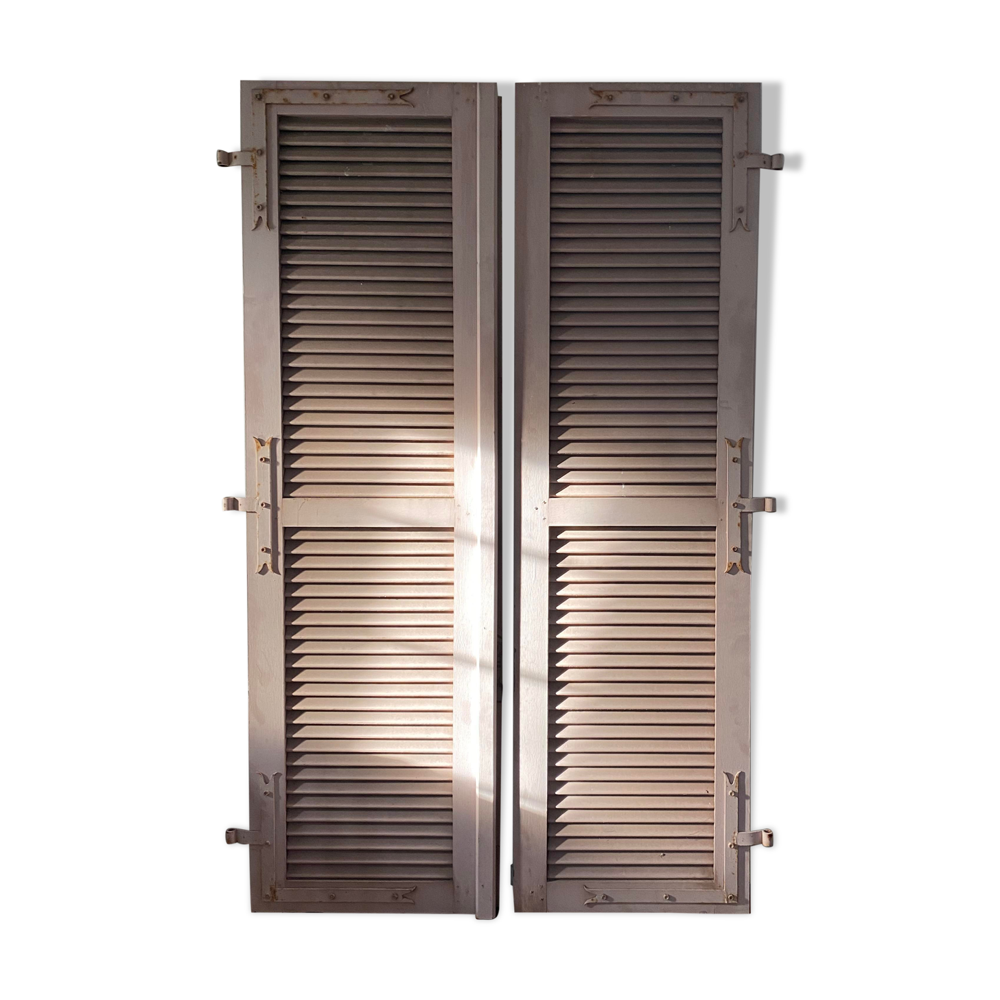 Pair of shutters with wooden shutters in old pink color