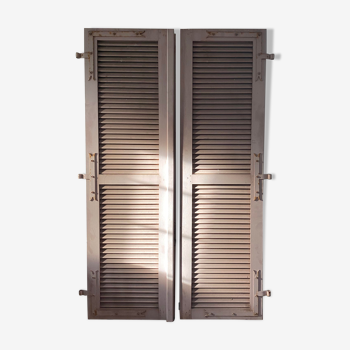 Pair of shutters with wooden shutters in old pink color