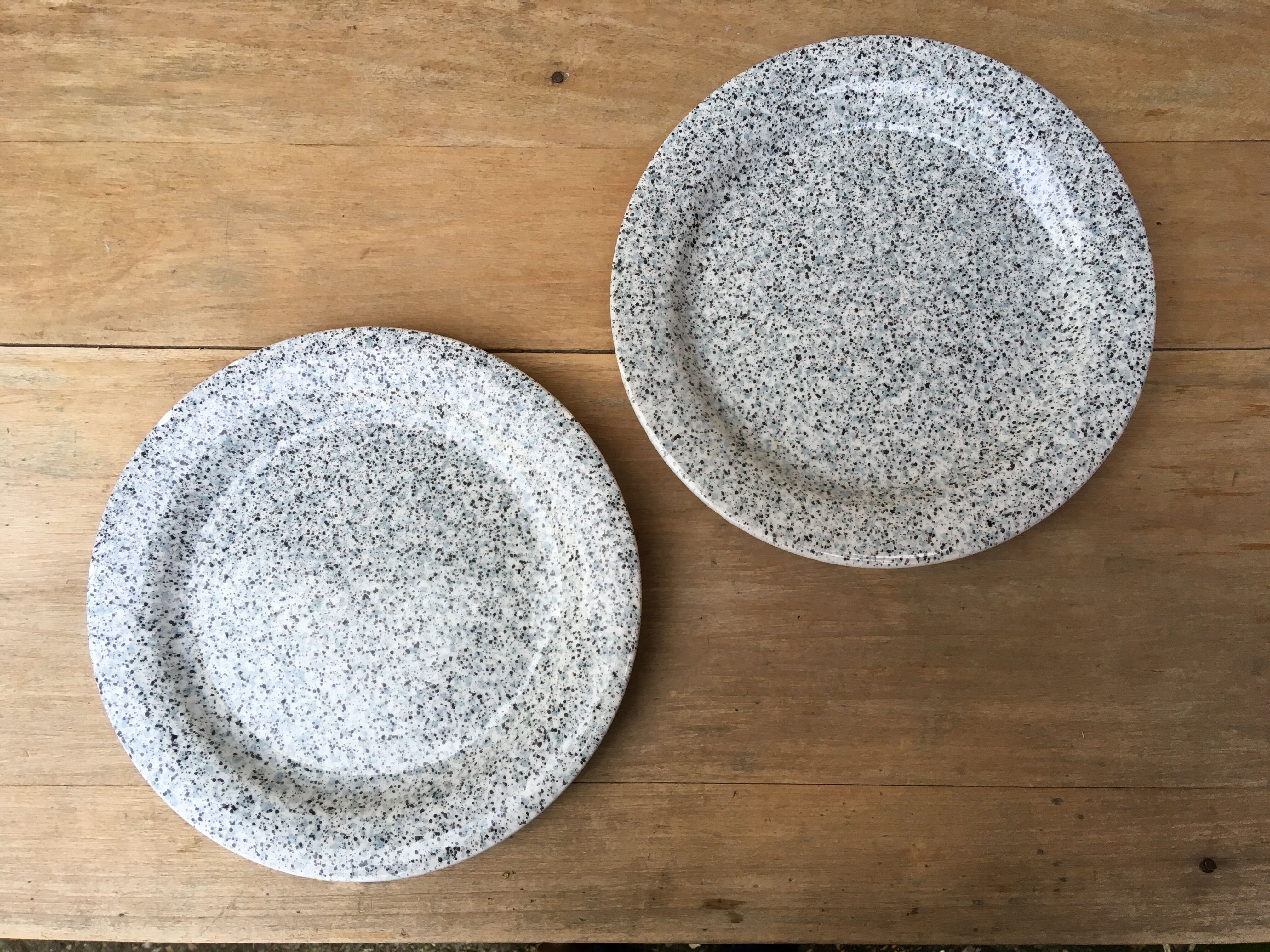 Paire d'assiettes mouchetées bleu gris Quadrifoglio