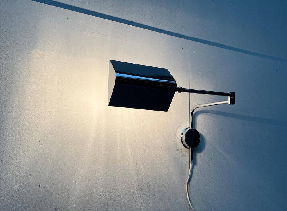 Mid-century Hollywood Regency chrome wall lamp by Florian Schulz for Interline, 1970s.