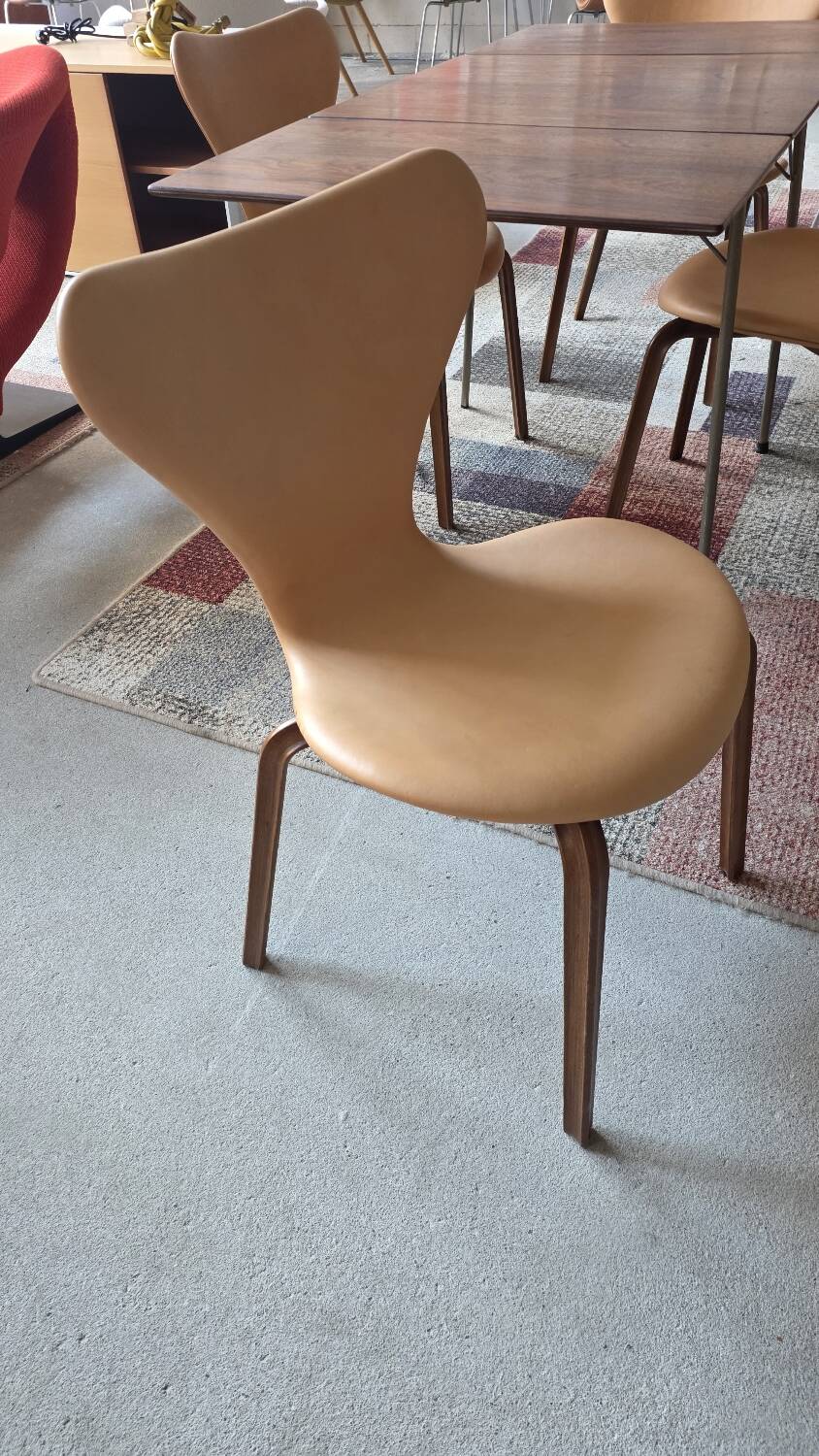 Arne Jacobsen Rosewood Drop leave Table with chairs Fritz Hansen