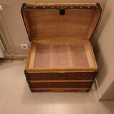 Old travel trunk at the beginning of the century