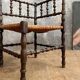 Chaise d’angle en bois et paille