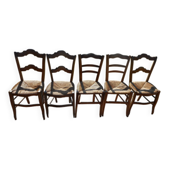 Lot de 5 chaises  anciennes en bois avec assise en paille