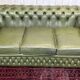Chesterfield leather 3-seater sofa with mahogany legs - English craftsmanship