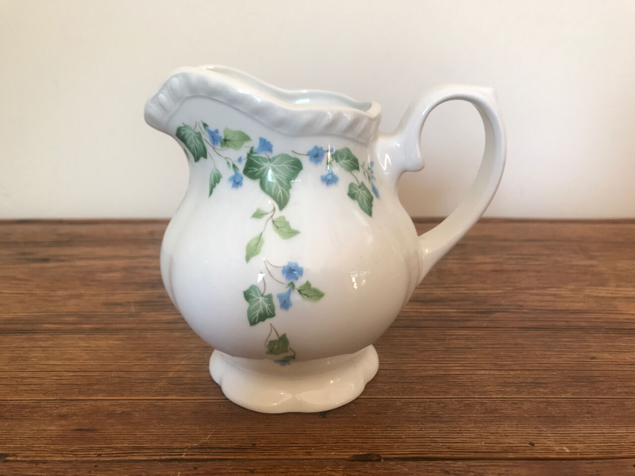 Johnson brothers vintage milk jug and sugar bowl lot