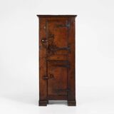 Rare French 16th century oak cabinet with beautiful patina