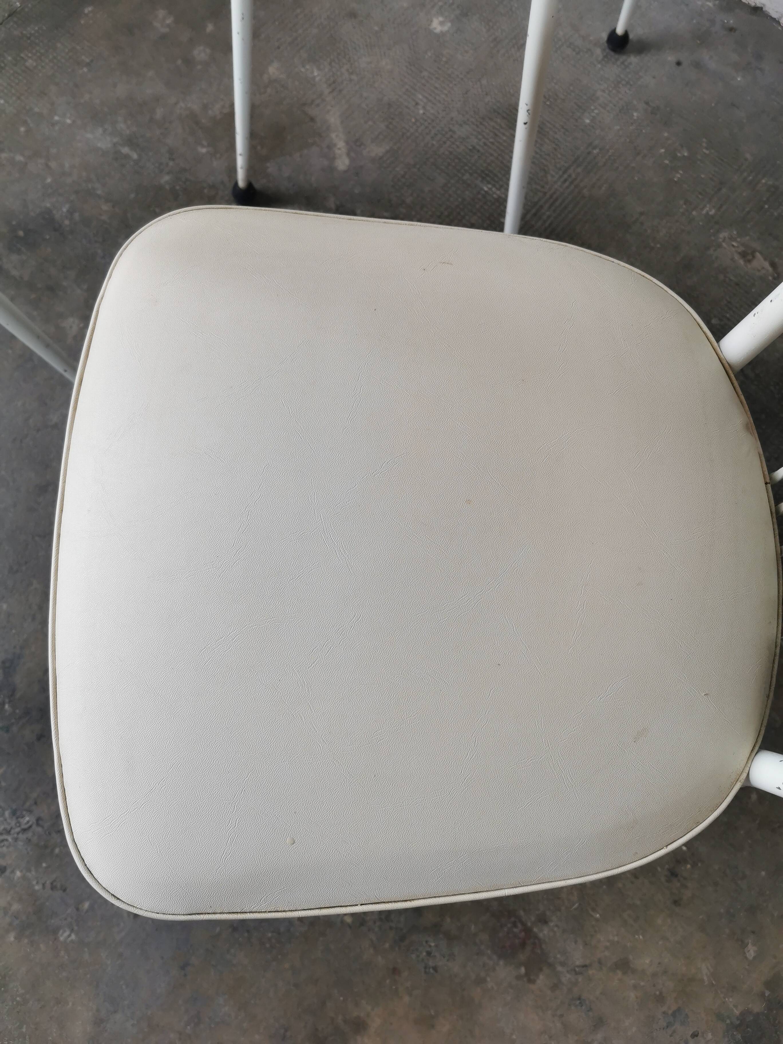 Set of 4 vintage chairs in metal and Skai