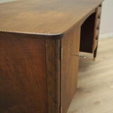 Bureau en noyer, design danois, années 1970, production: Danemark