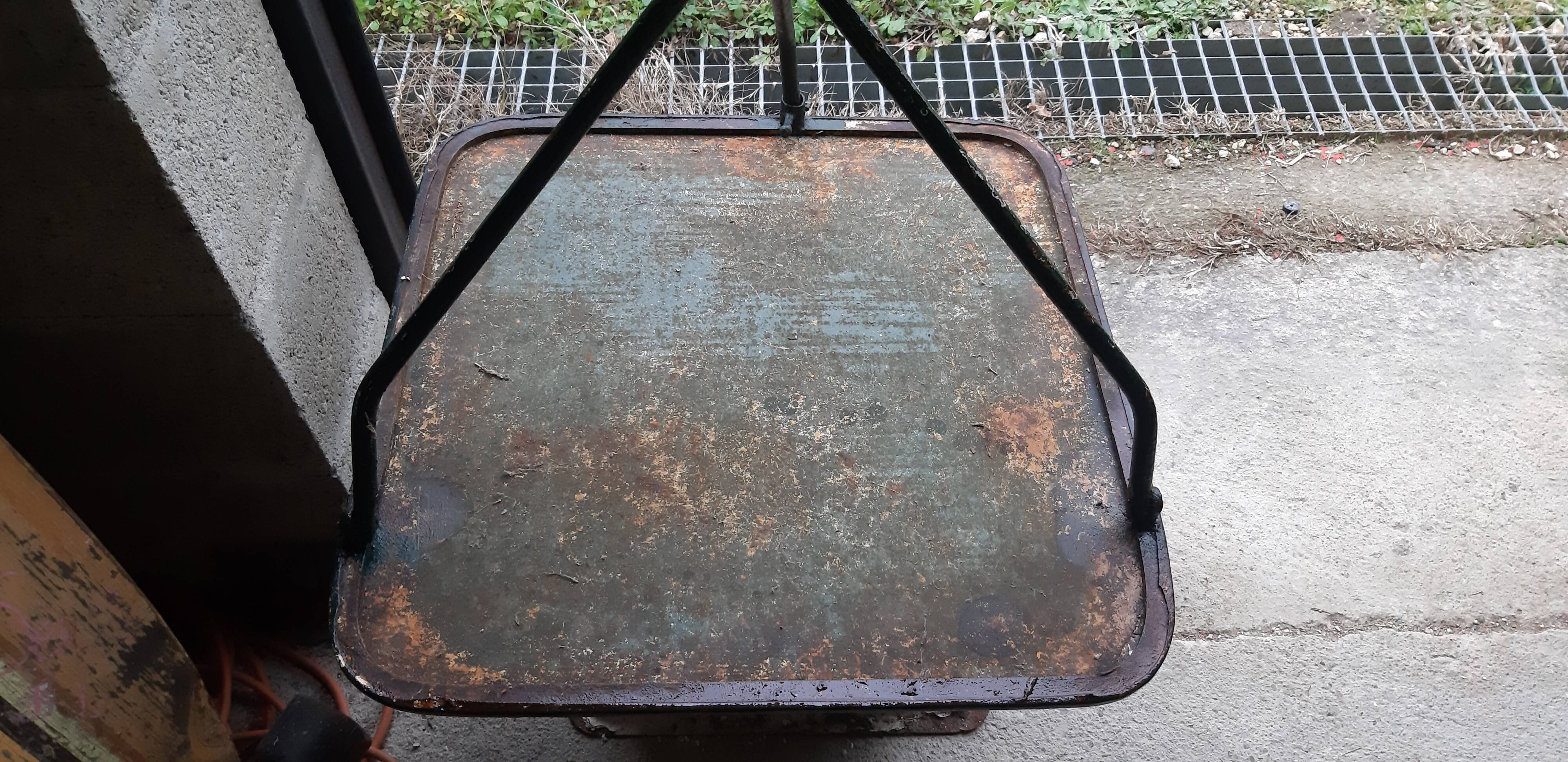 Bistro table 1900 in wrought iron