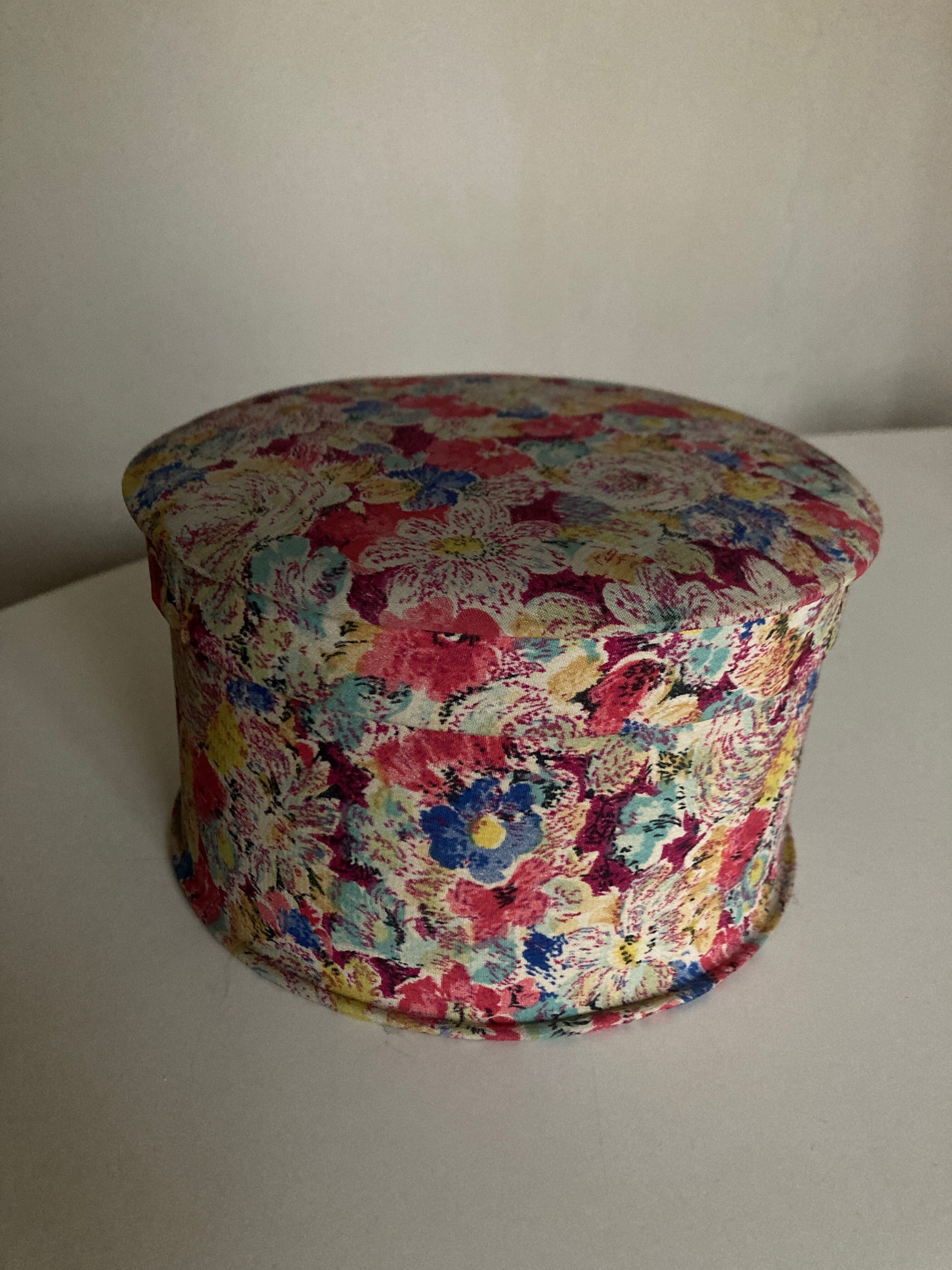 Box le bon marché 1940 with flowers
