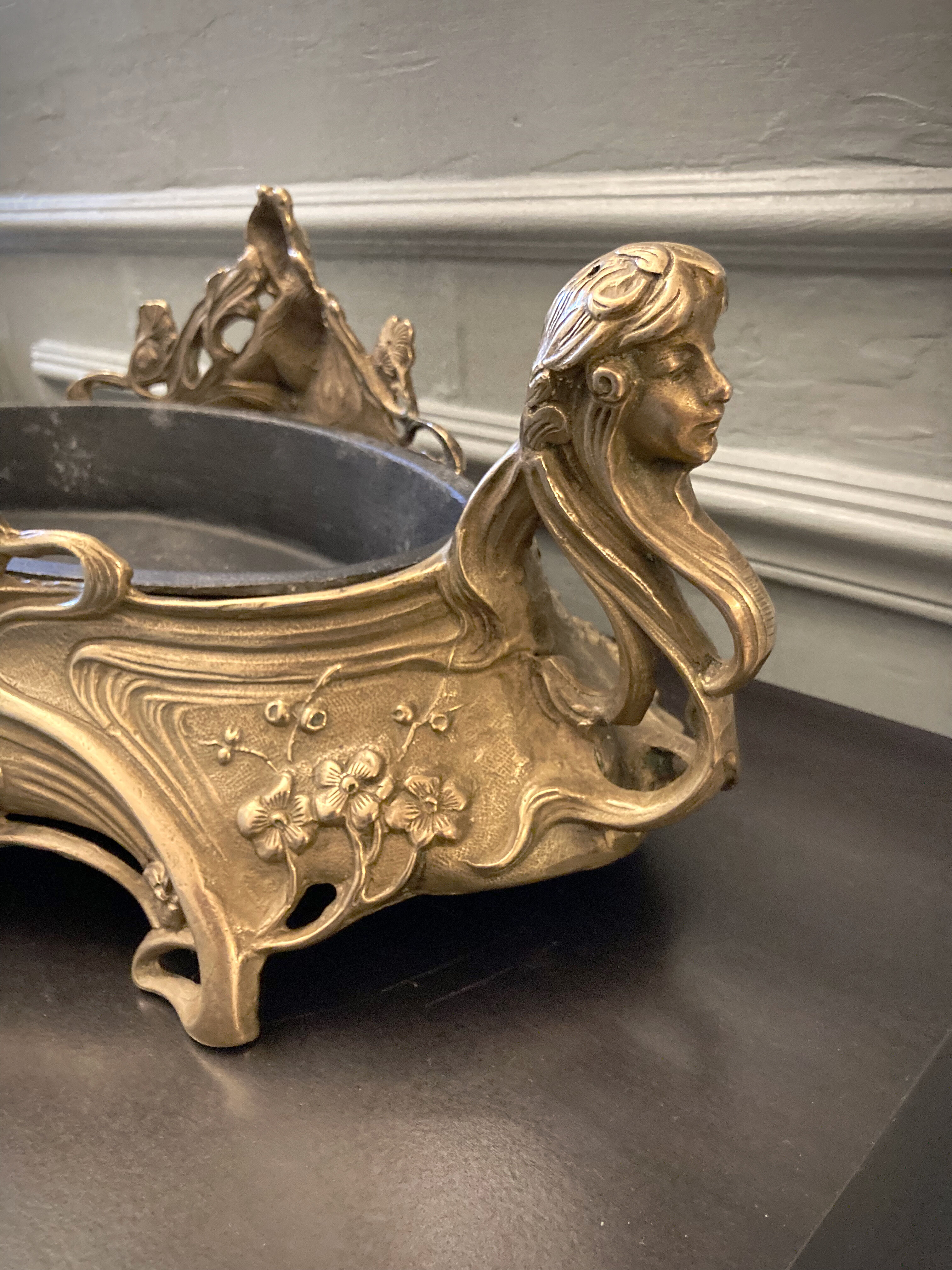 Large planter in gilded bronze Art nouvelles