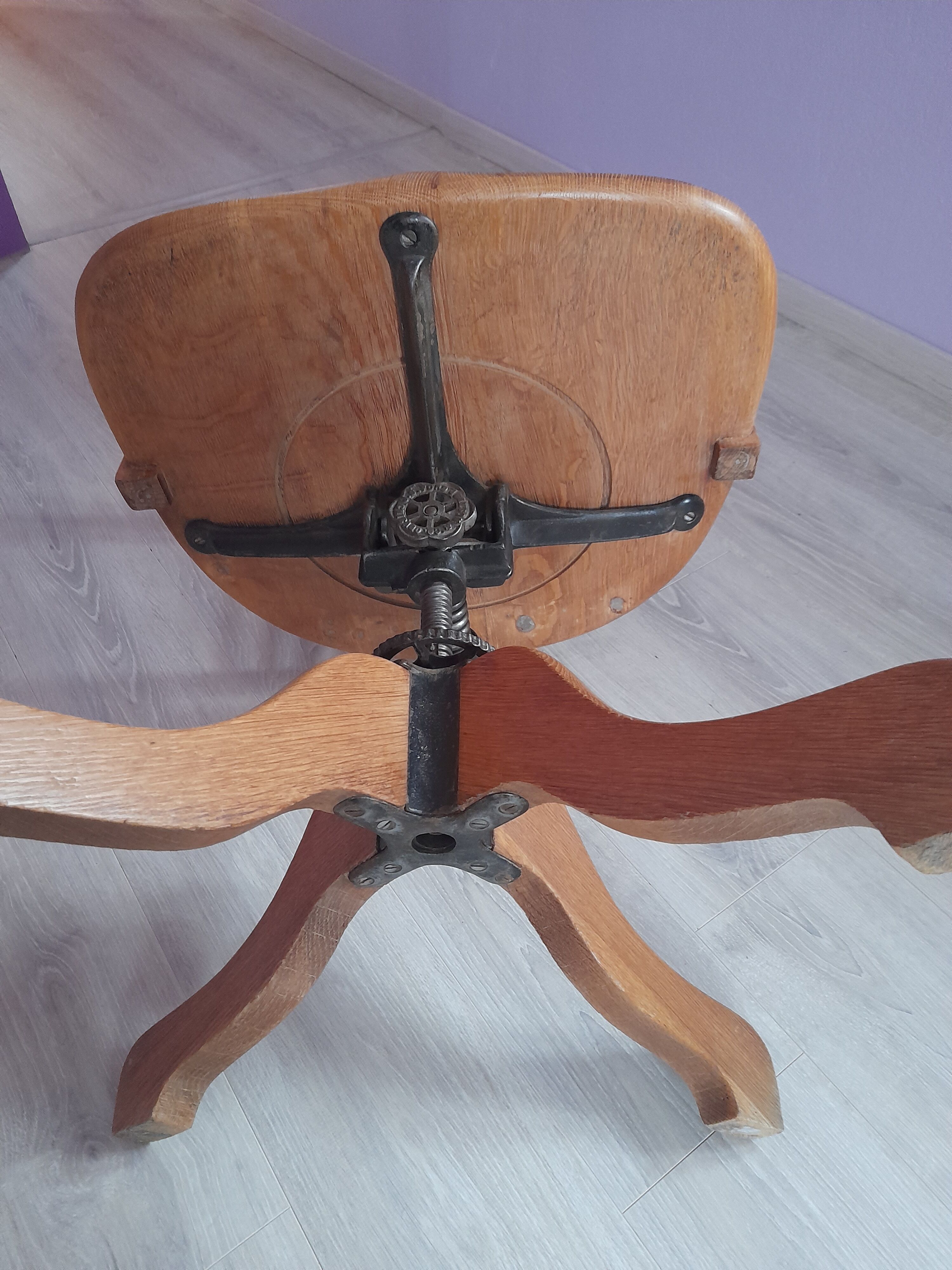 Fauteuil de bureau pivotant dit " américain " époque  1930/40