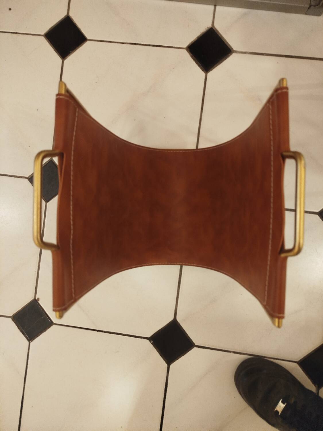 Vintage leather and brass magazine rack – Modernist design 1960s/70s