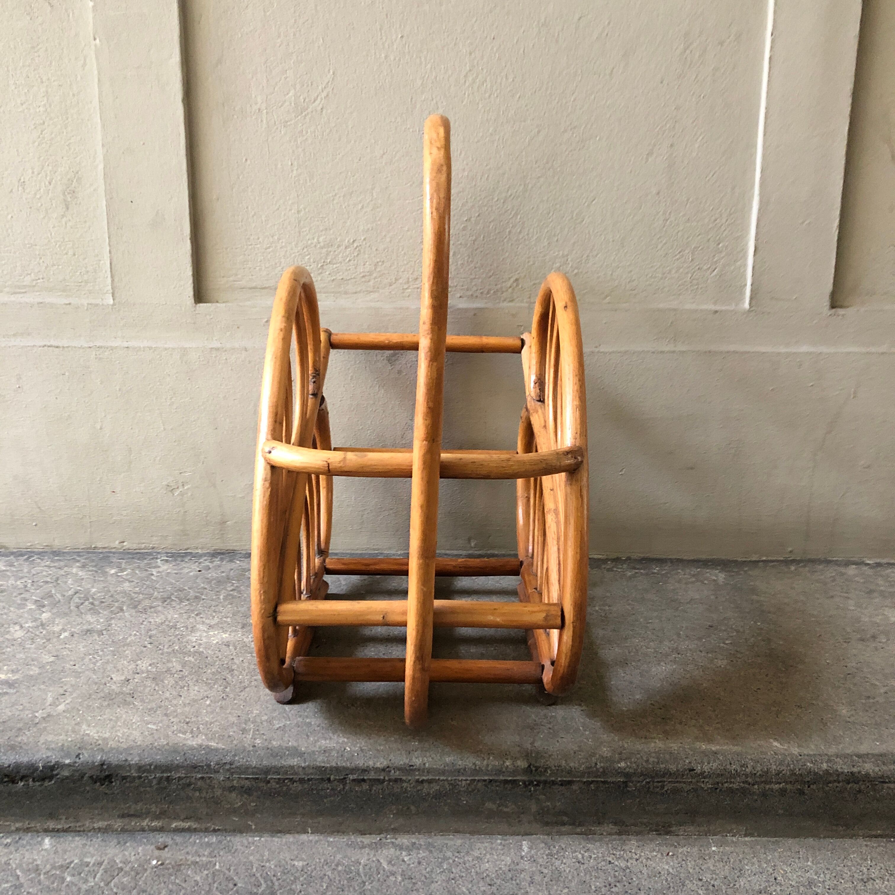 Magazine holder