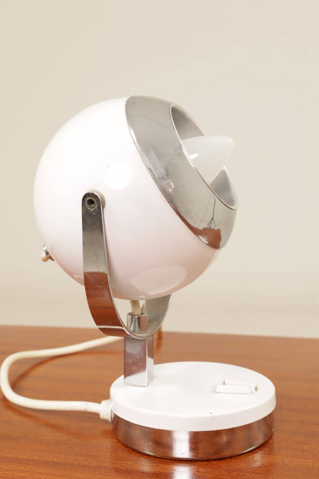 Lampe de bureau design moderne du milieu du siècle blanc chrome