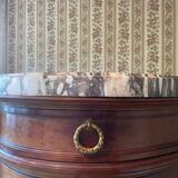 Meuble d’appui Louis XVI en bois précieux, marbre et vitrine – Haentgès Frè