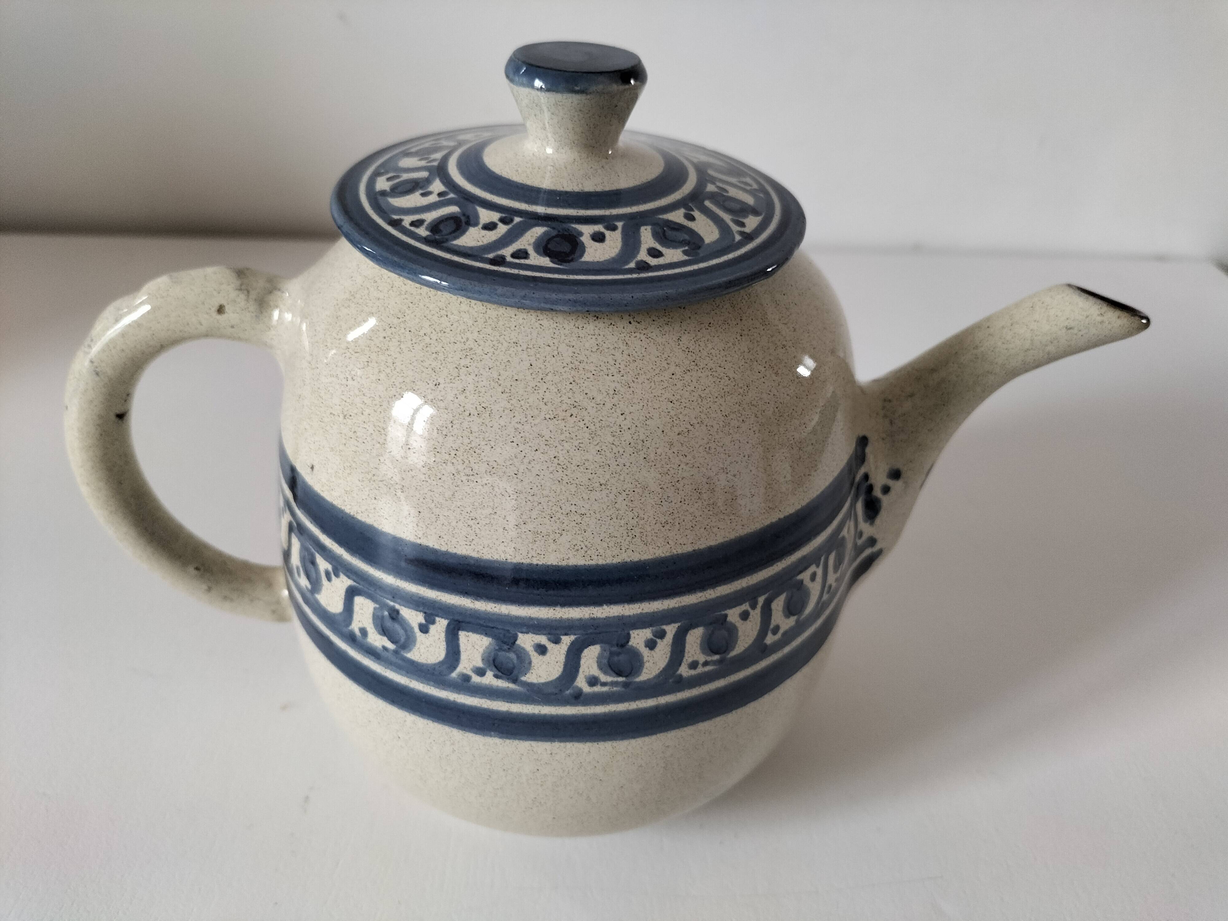 Théière artisanale grès beige moucheté et décor bleu