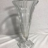 Paire de vases anciens en verre moulé