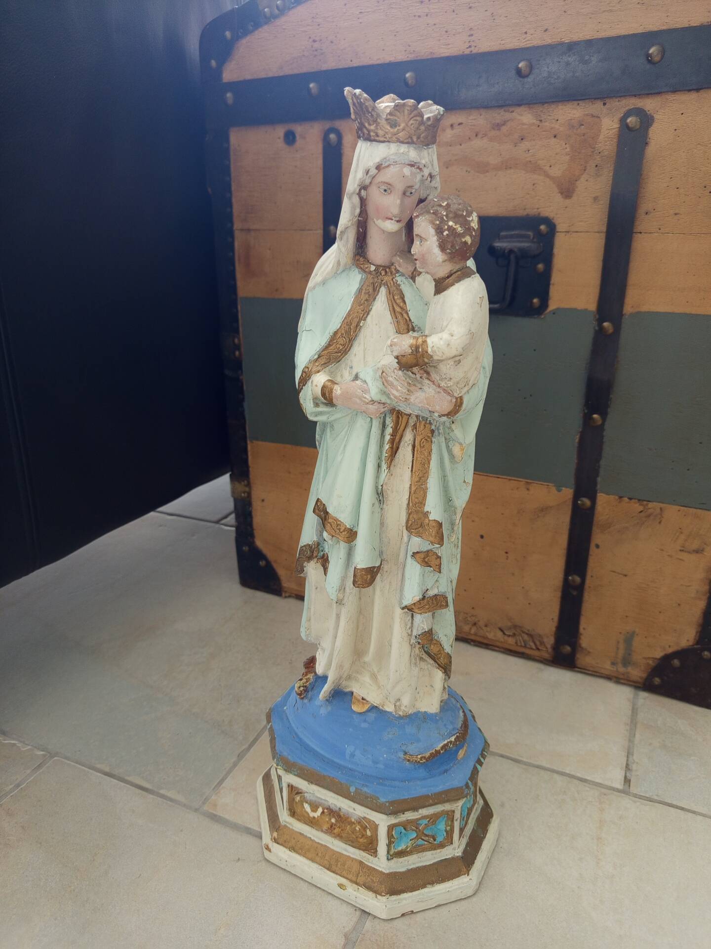Statue of the Virgin and Child in plaster