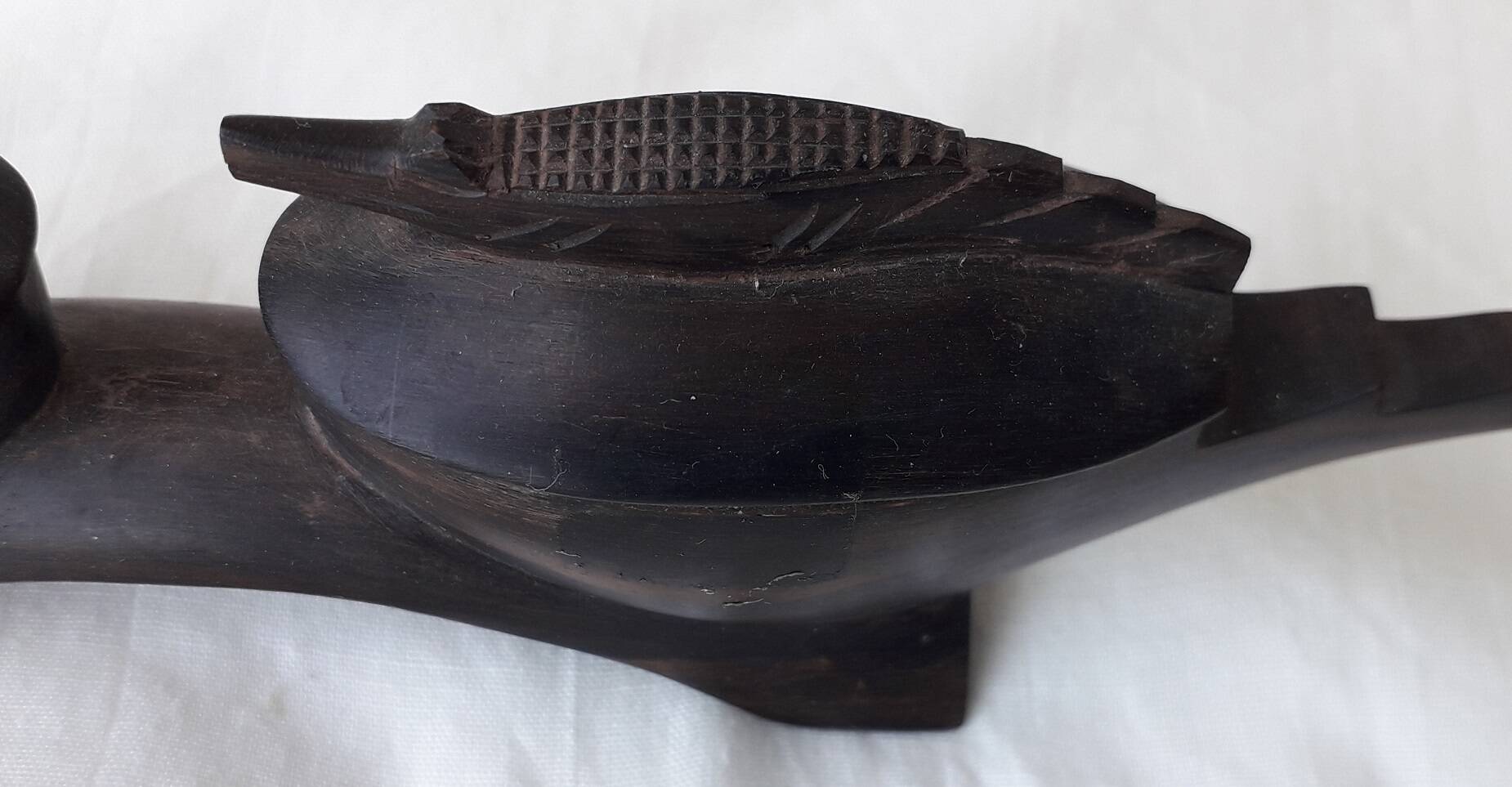 Salière et poivrier en bois sculpté