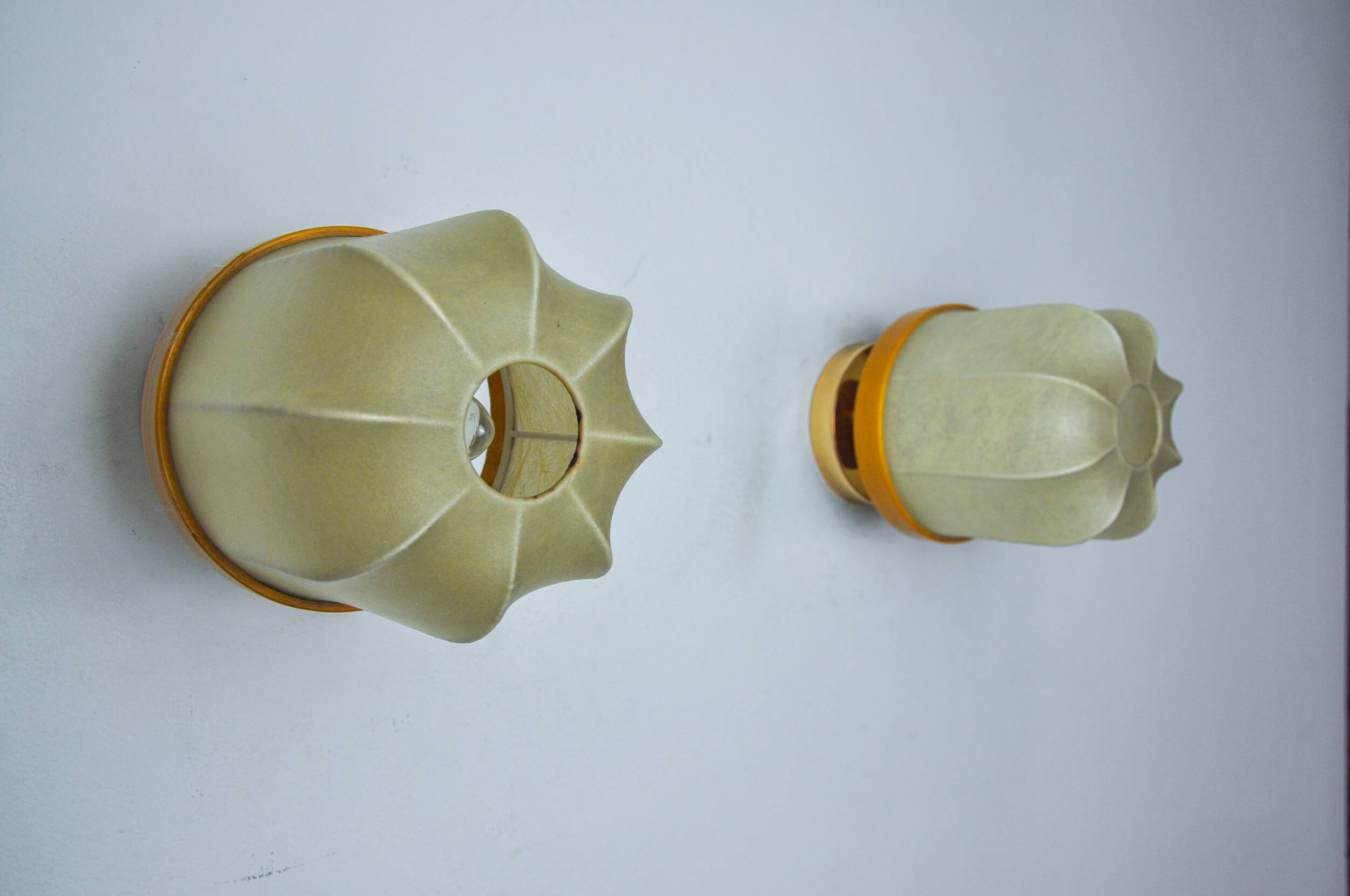 Pair of "cocoon" wall lights, resin and pine, Italy, 1970