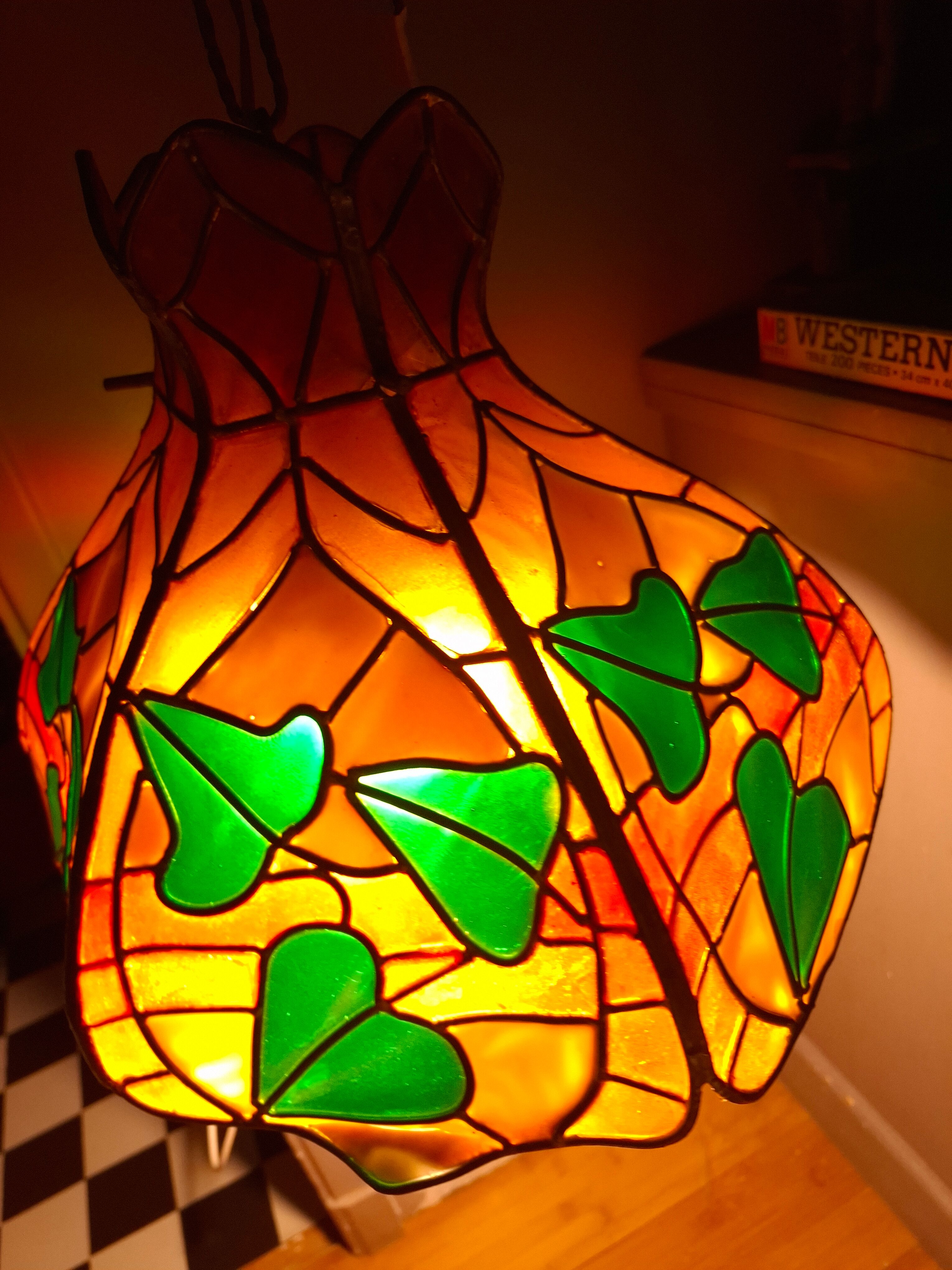 Tiffany-style stained glass pendant light