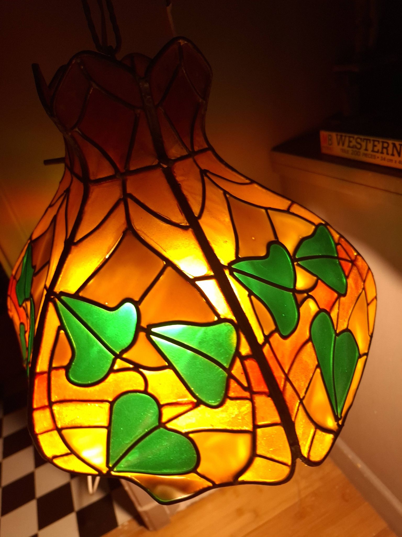 Tiffany-style stained glass pendant light