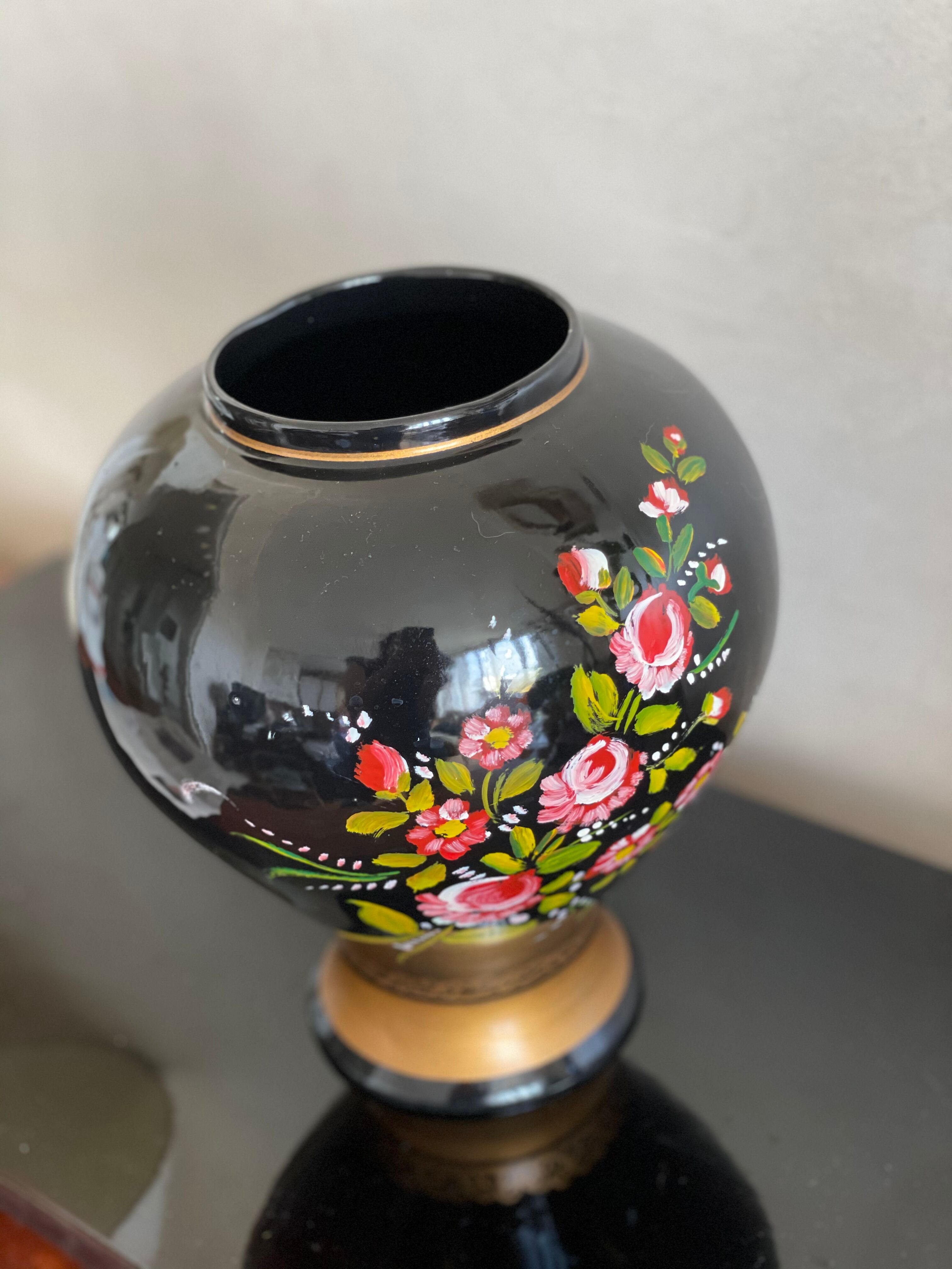 Vase boule style Napoléon lll décor fleurs peintes à la main