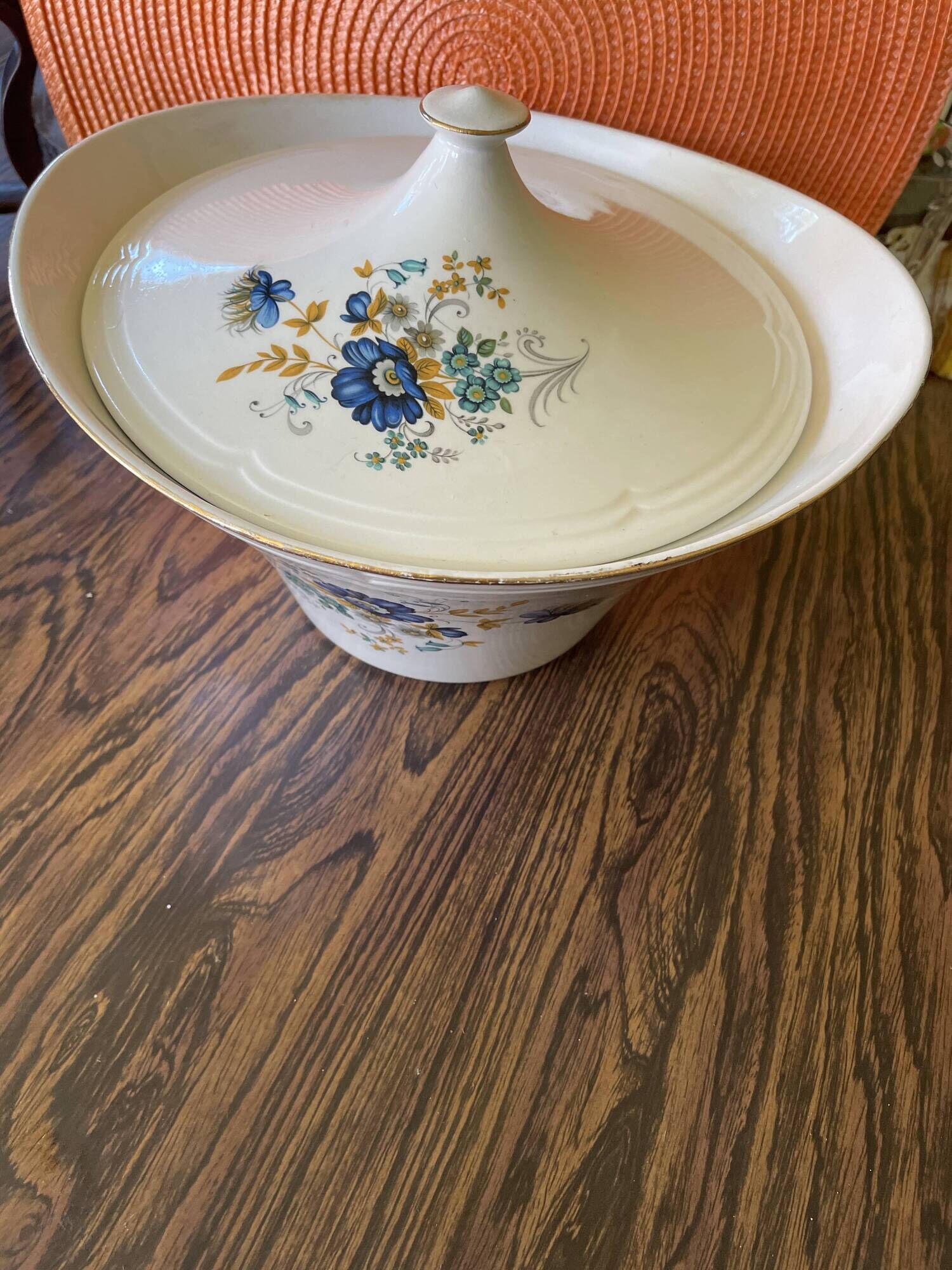 Soup tureen manufactured by Moulins des Loups.