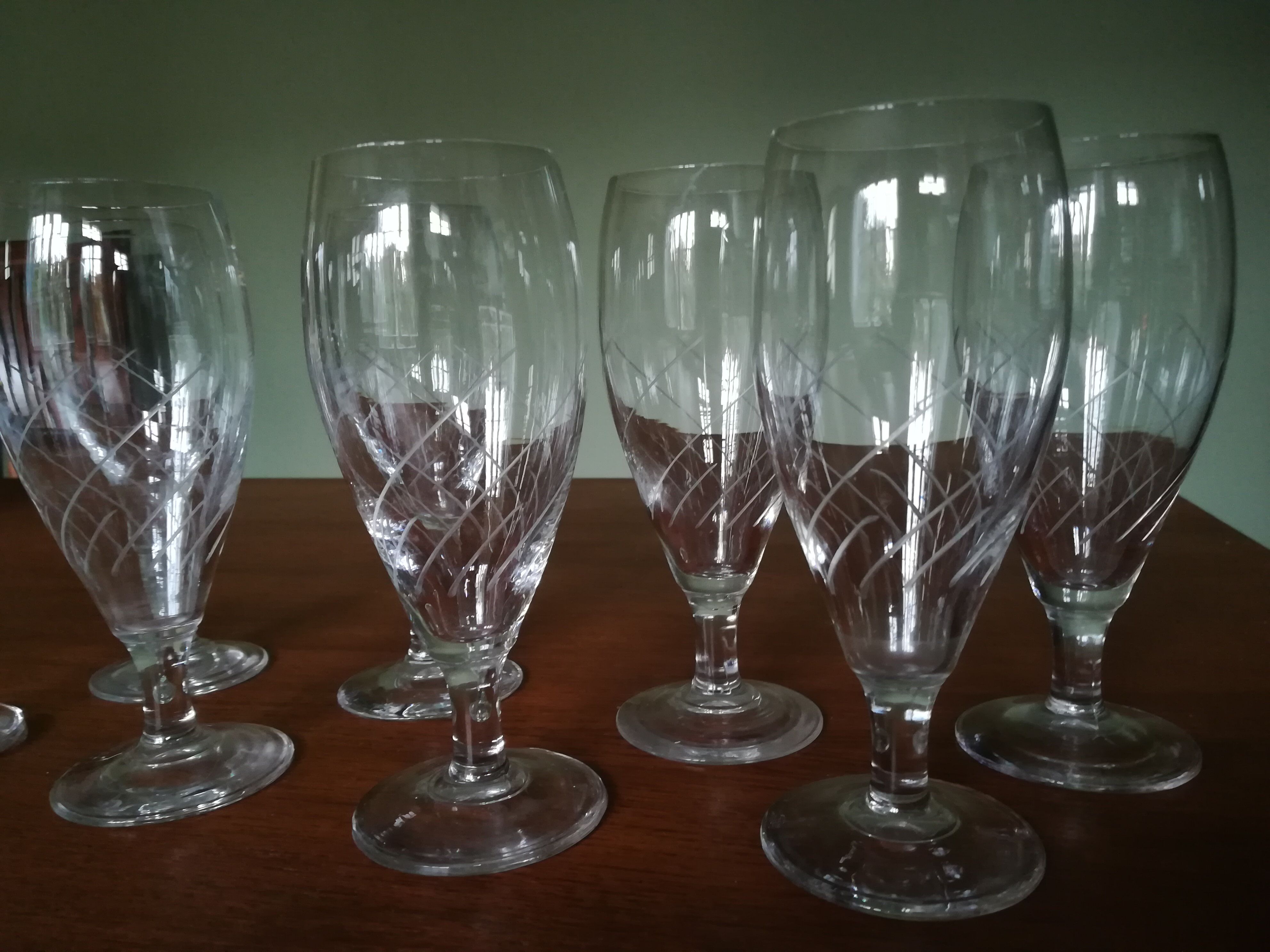 Eight champagne flutes in engraved glass