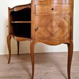 console serving model similar to the so-called “snack” table models