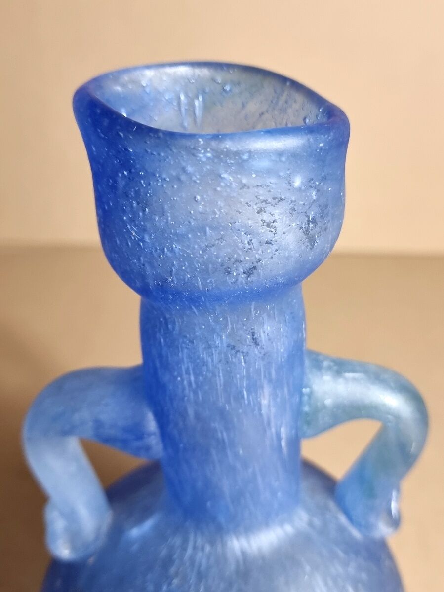 Glass vase a scavo at the antique Vetri d'arte Seguso