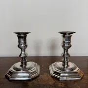 Paire de bougeoirs de style Louis XV