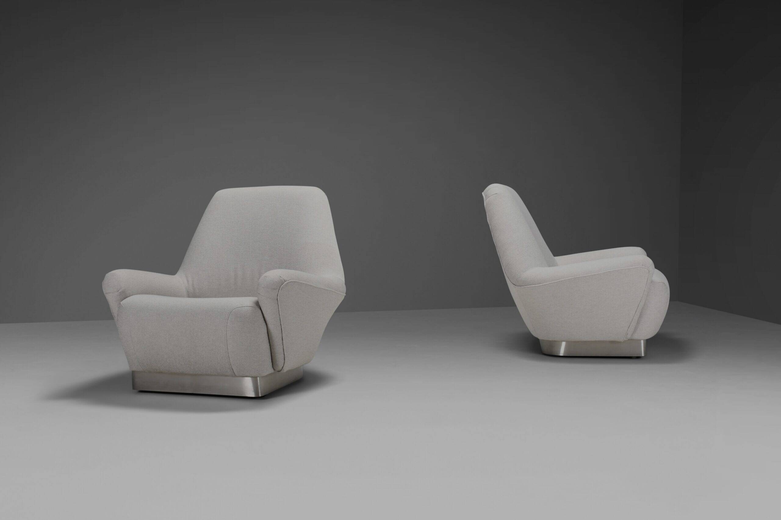 Pair of fabric and stainless steel lounge chairs by Gianni Moscatelli