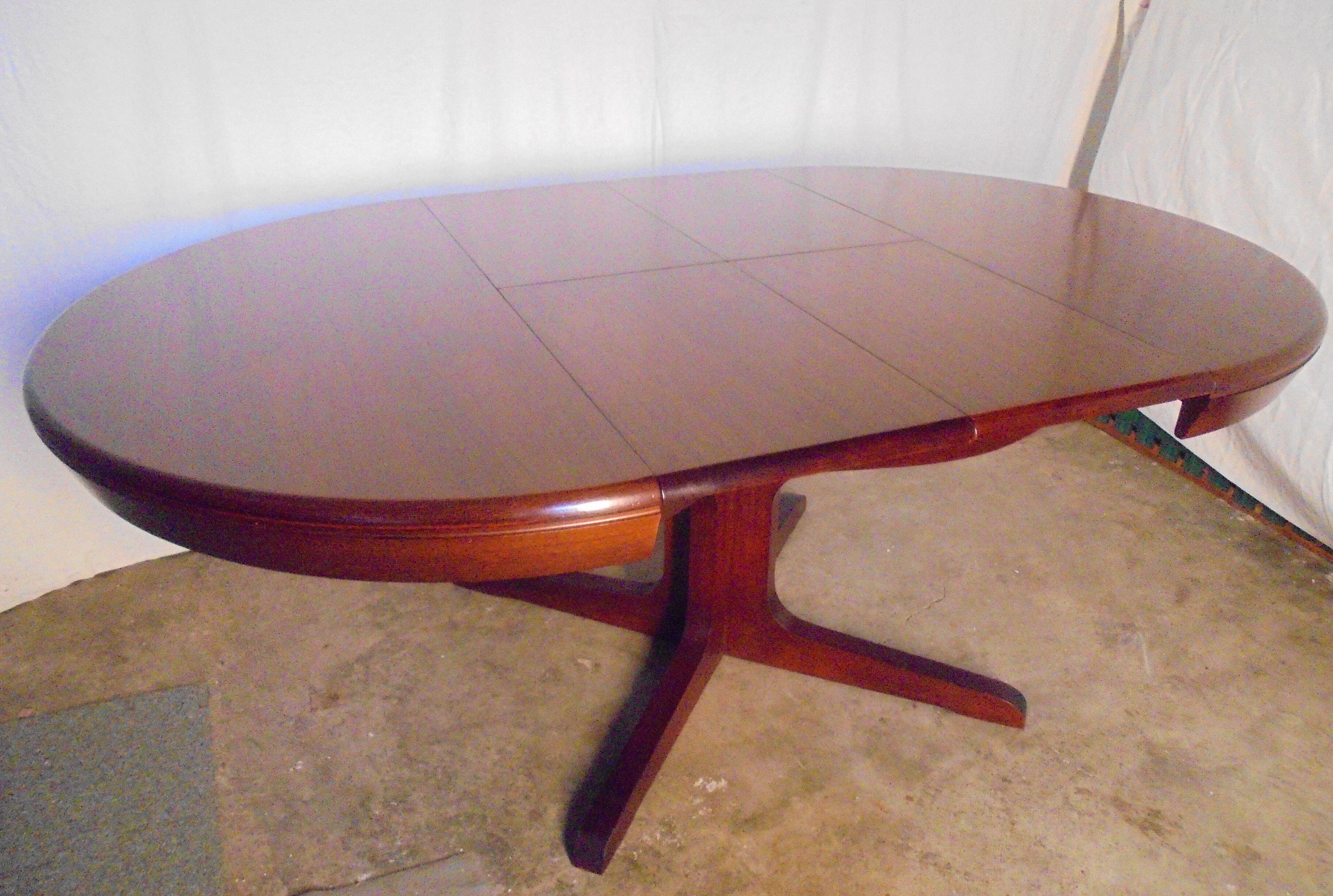 Round table central feet with 2 extensions of the 70s / 80s