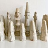 32 stone chess pieces