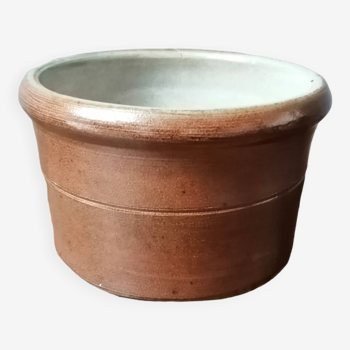 Small brown stoneware pot