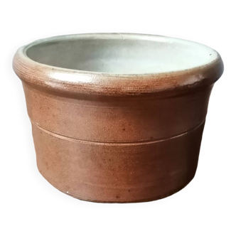 Small brown stoneware pot
