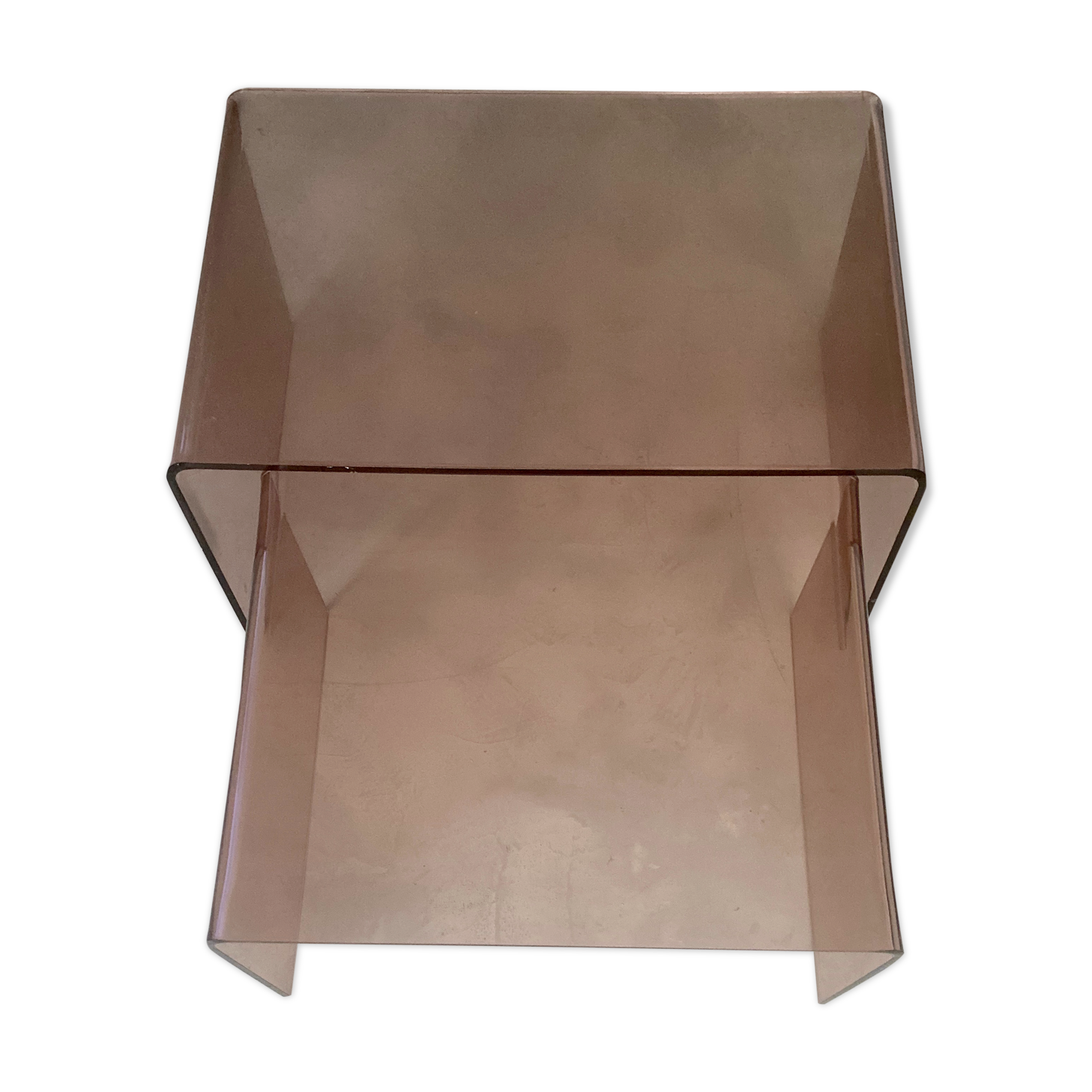 Pull out tables in plexiglas