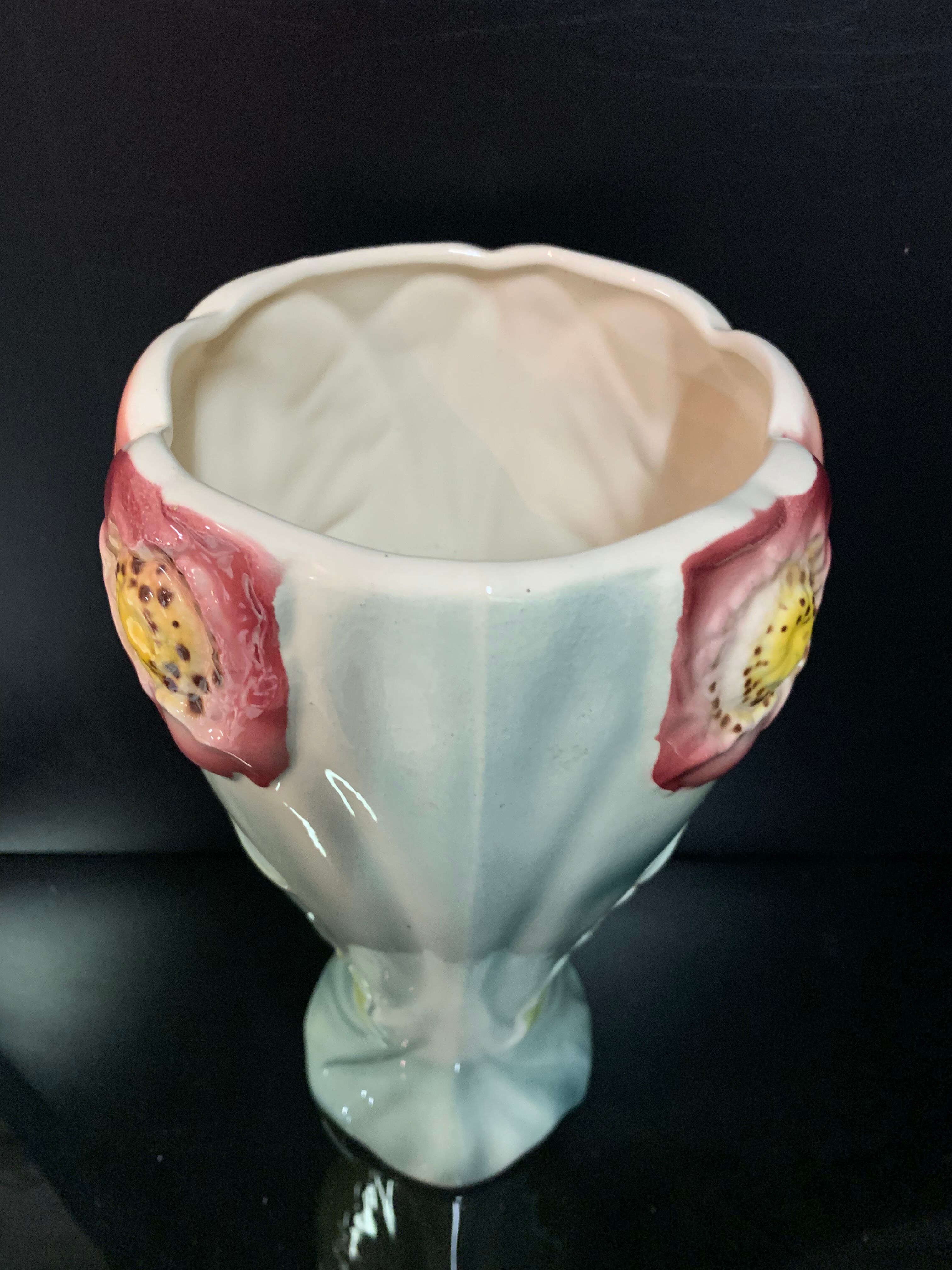 Vase saint clement decoration with flowers