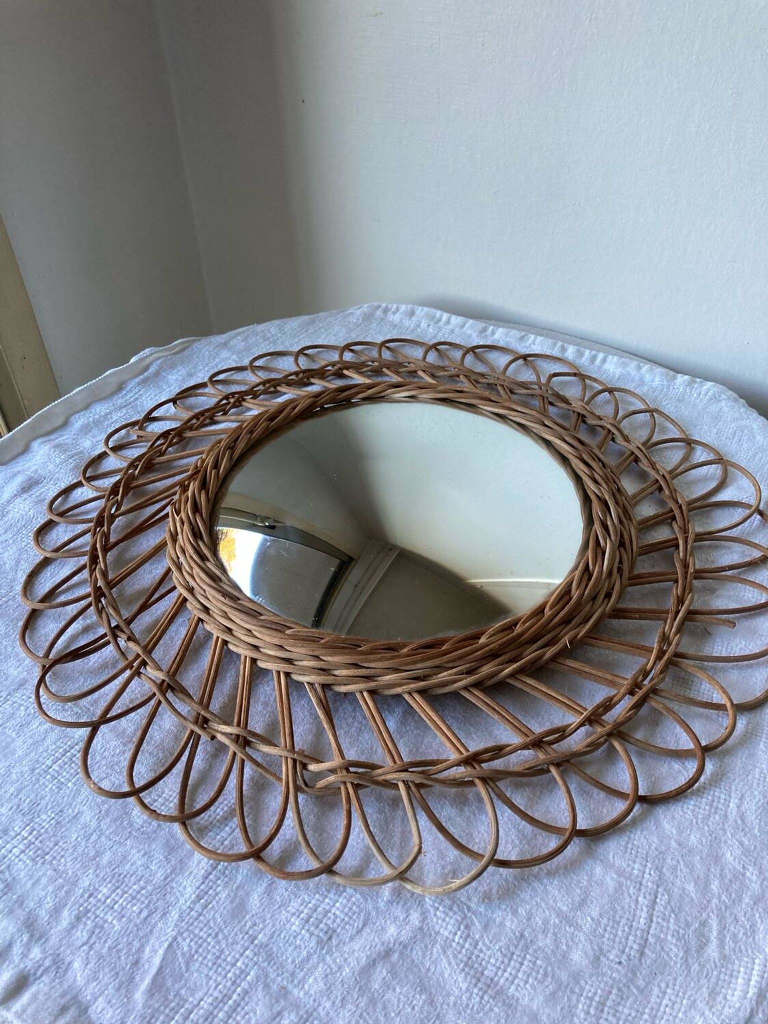 Miroir de sorcière en rotin vintage