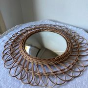 Miroir de sorcière en rotin vintage
