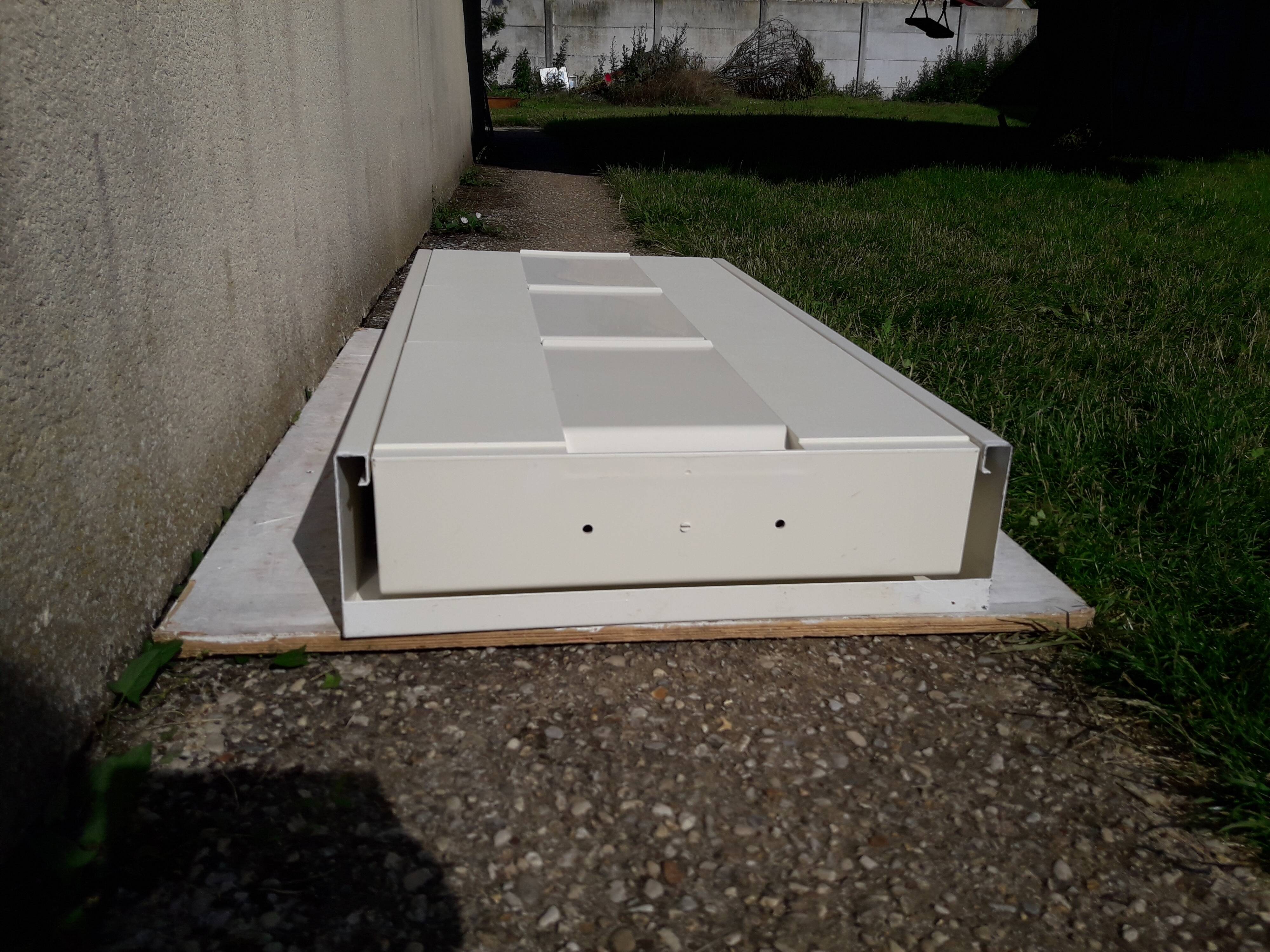 White metal shoe cabinet for 6 pairs