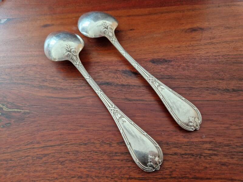 Christofle, Paris - Set of 2 table spoons - Crossed Ribbons model - in silver-plated metal