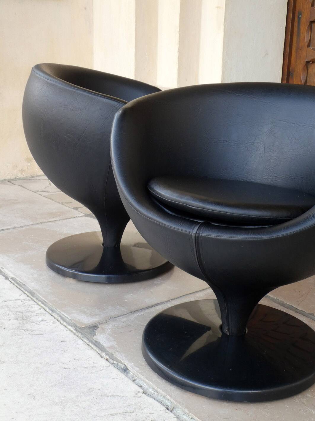 paire de fauteuils Luna de Pierre Guariche pour Meurop, 1960