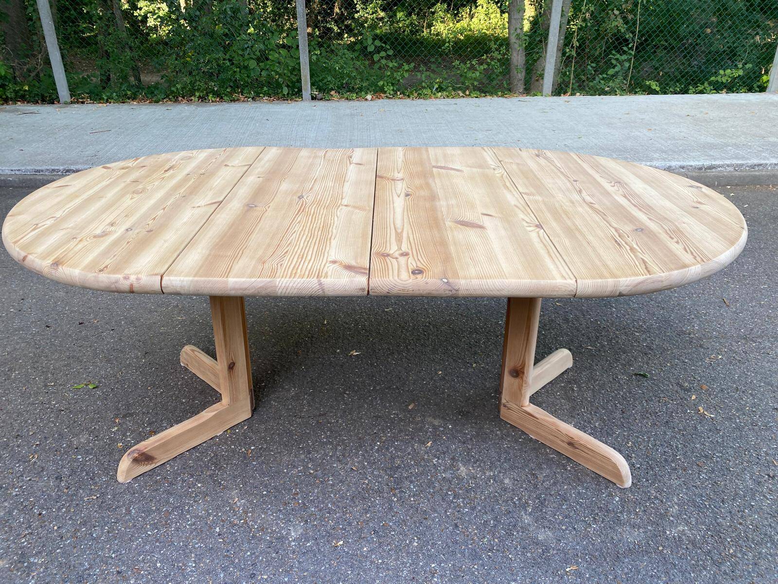 Table à manger ronde décapée extensible Rainer Daumiller Hirtshals Sawaerk