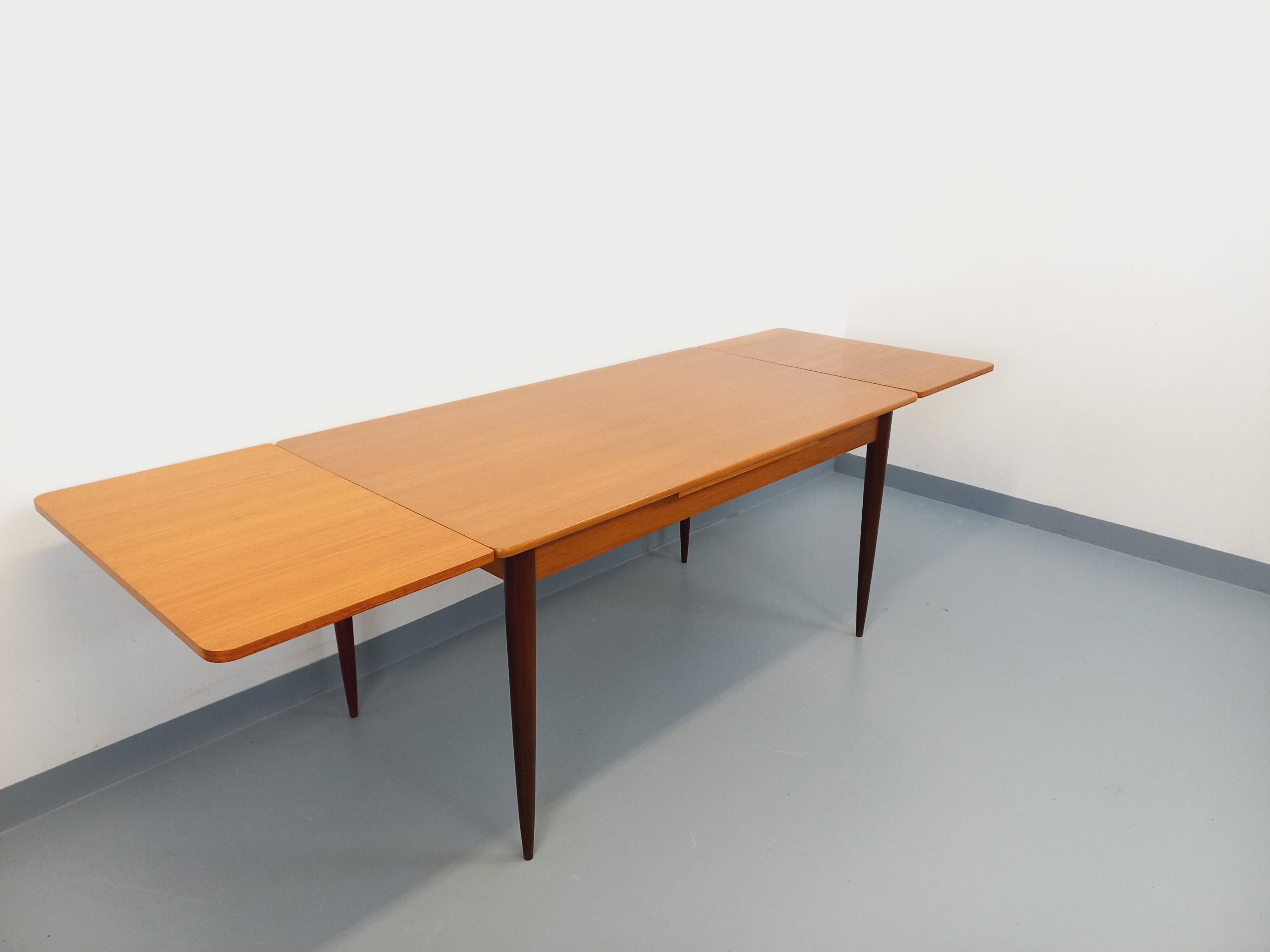 Table à manger rectangulaire style scandinave vintage des années 50 60 teck